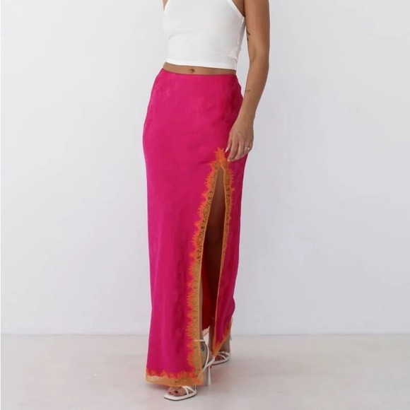 RUMORED Meadow Maxi Skirt In Fuchsia Jacquard - Picture 4 of 9